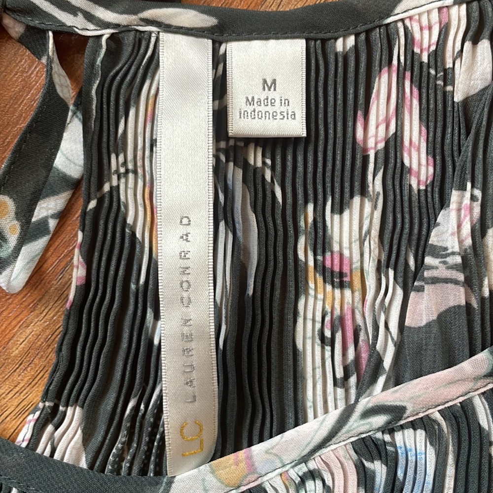 BNWOT Lauren Conrad floral sheer light blouse. - Picture 5 of 15